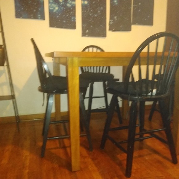 Beautiful dining room table and chairs - Picture 3 of 3